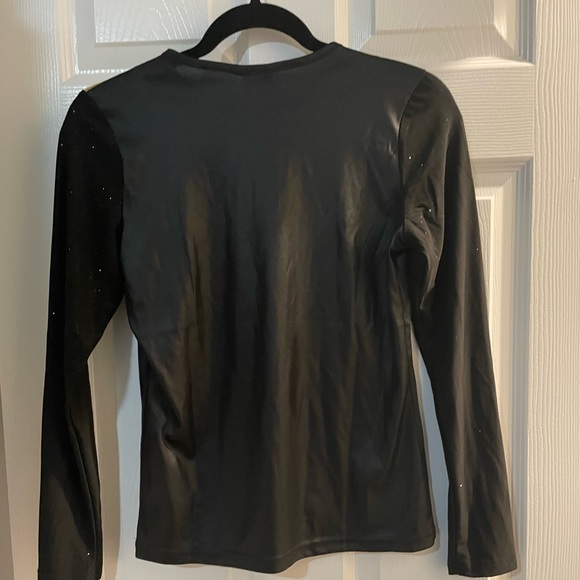 Kids Gryffindor Shirt with sparkly sleeves (18teens) - Picture 5 of 7